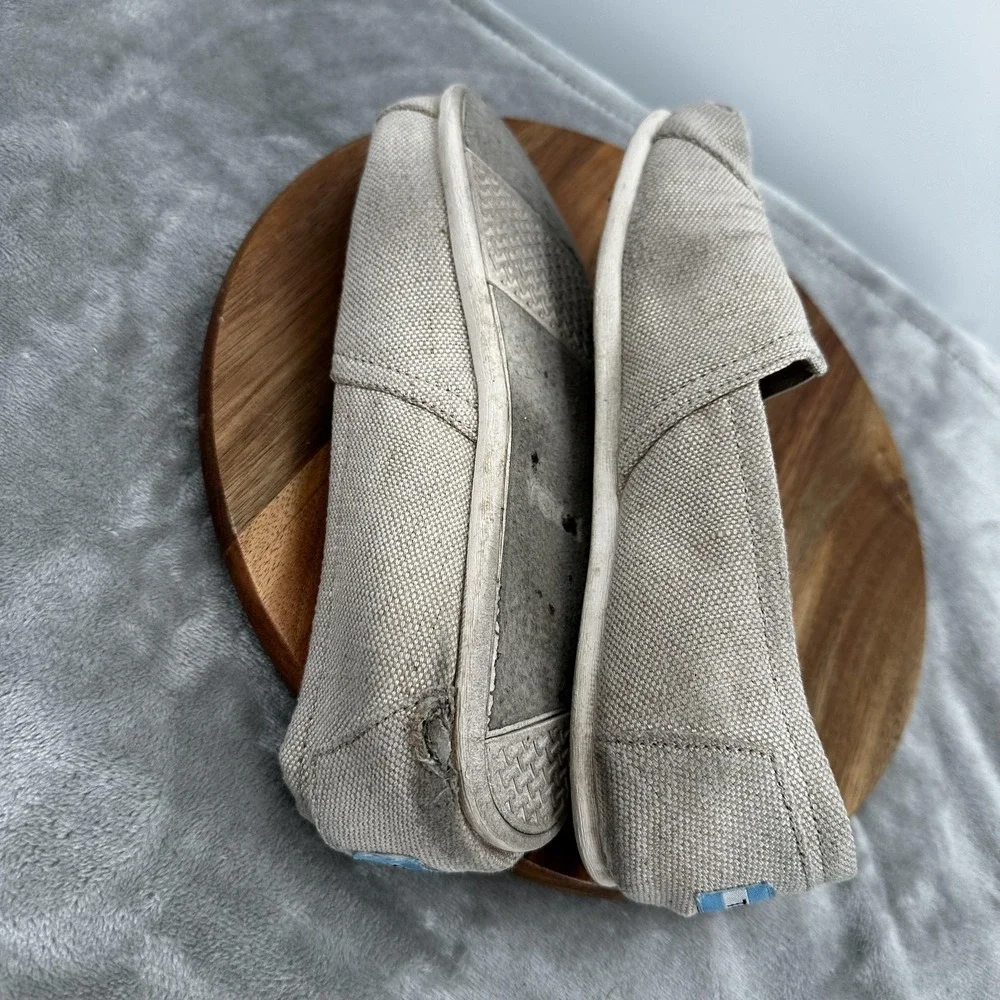 TOMS Shoes Womens Size 8 Beige Canvas Slip‎ On Flats Comfort Casual Espadrille